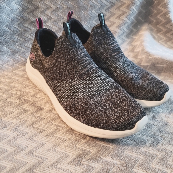 Skechers dark grey shoes - Picture 2 of 6